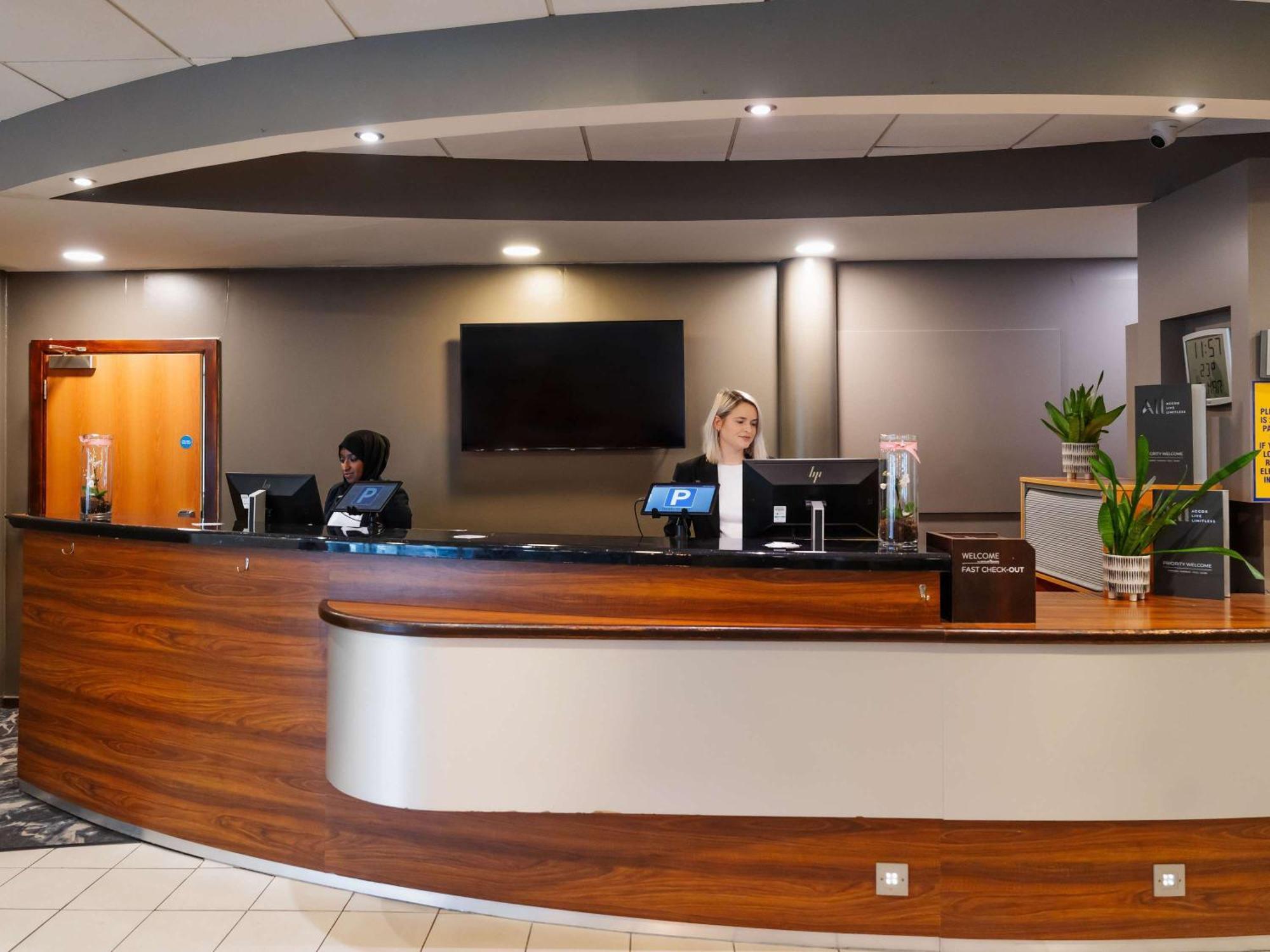 Novotel מילטון קינס מראה חיצוני תמונה